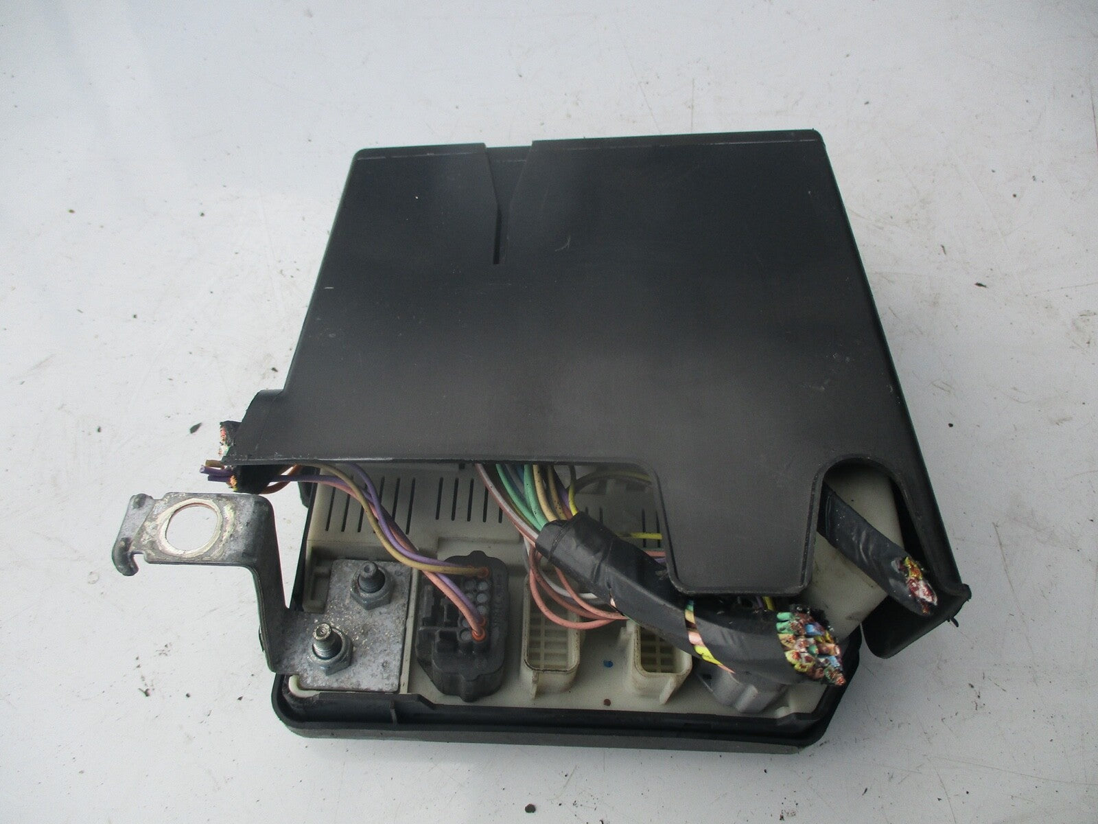 RENAULT MEGANE MK2 1.5 DCI BODY CONTROL MODULE FUSE BOX 8200481866