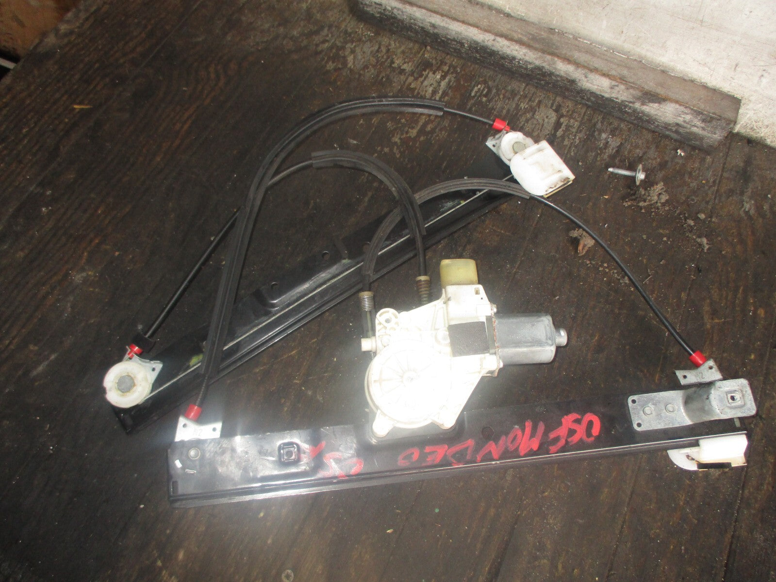 FORD MONDEO 2008  MK4 OFFSIDE FRONT WINDOW MOTOR REGULATOR