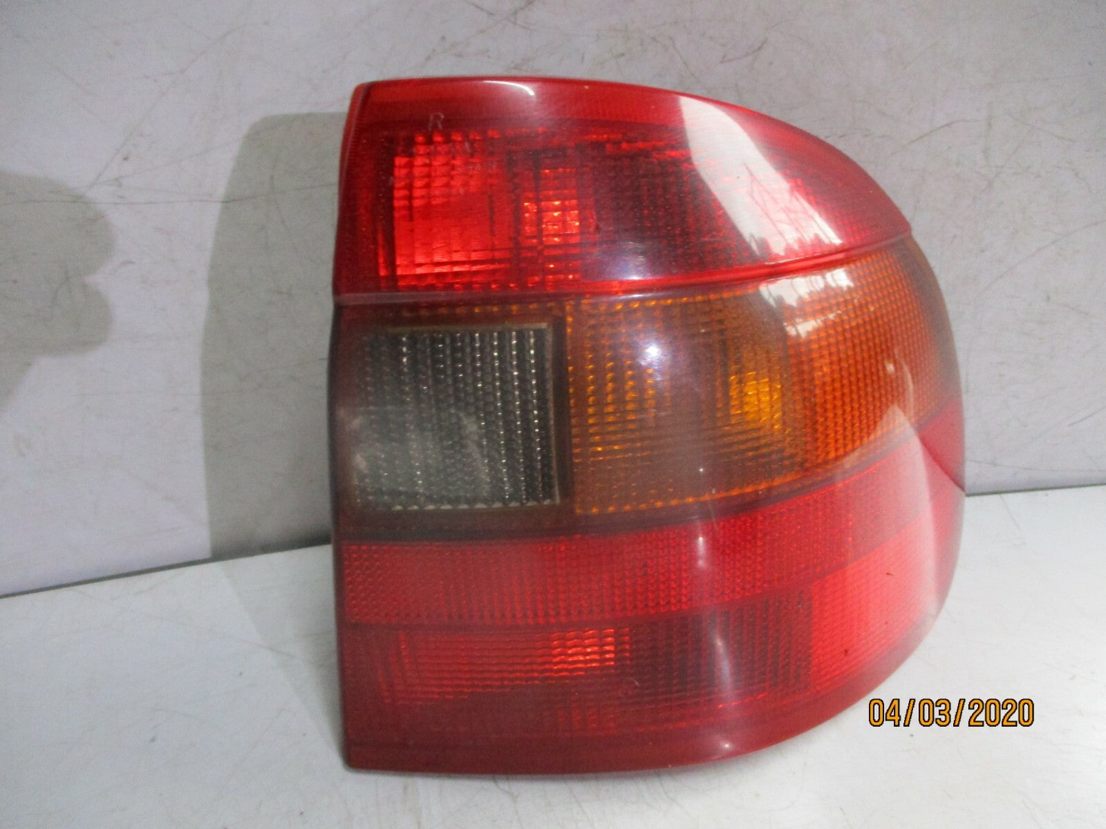 VAUXHALL ASTRA MK3 SALOON 1998 OSR DRIVER SIDE REAR BRAKE TAIL LIGHT UNIT 5006