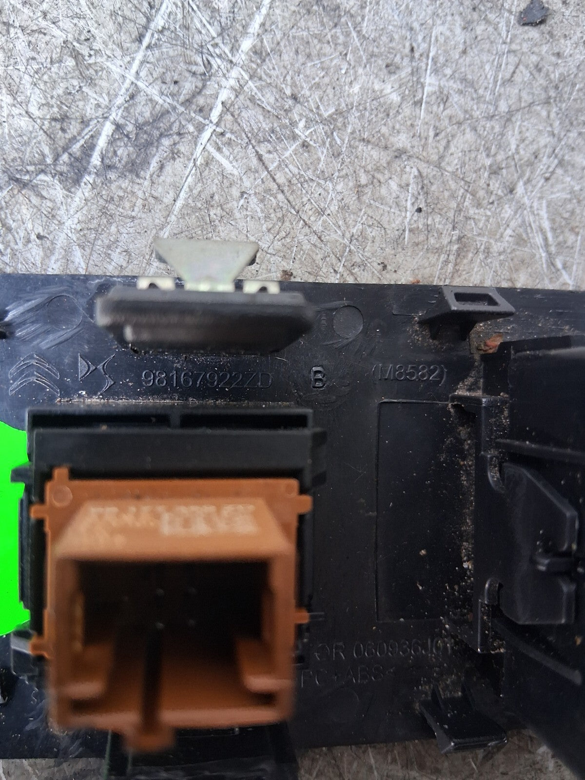 2021 CITROEN BERLINGO OSF DRIVER SIDE FRONT RIGHT WINDOW CONTROL SWITCH 98329368