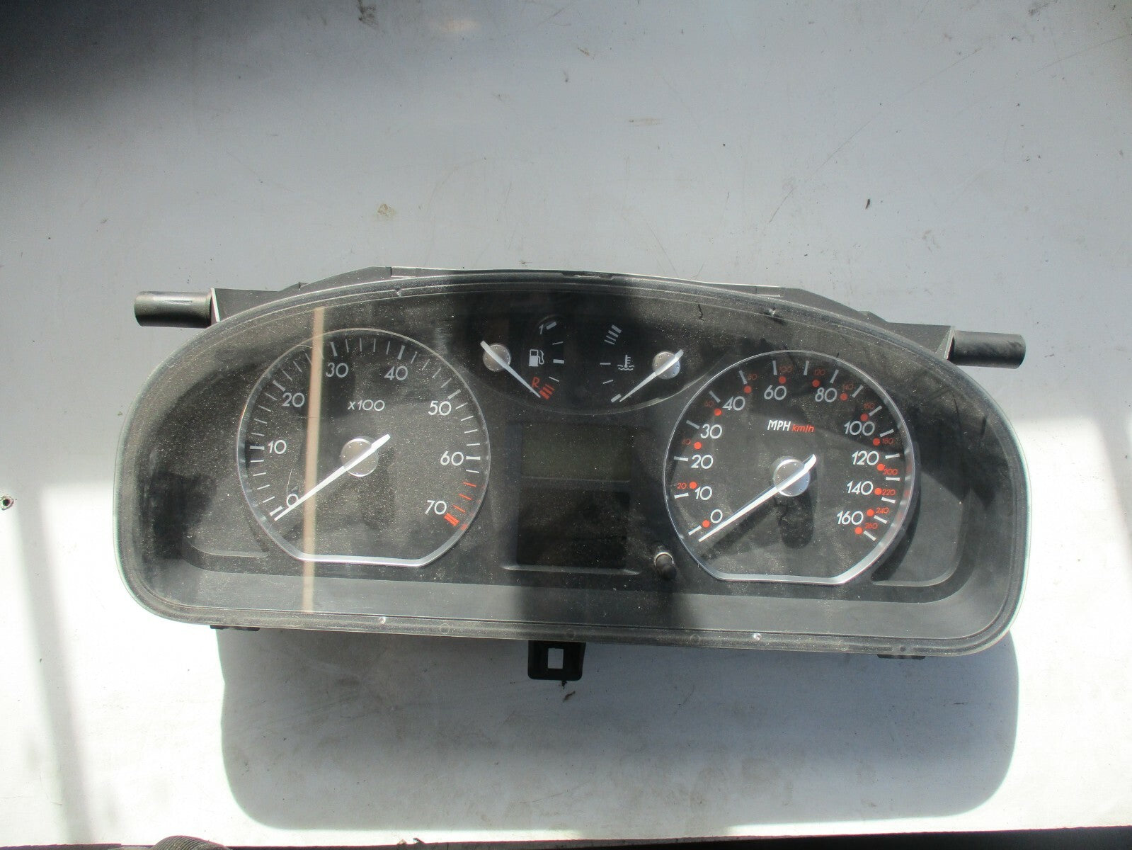 RENAULT LAGUNA MK2 2.0 BI FUEL LPG SPEEDO CLOCKS SPEEDOMETER 8200263354