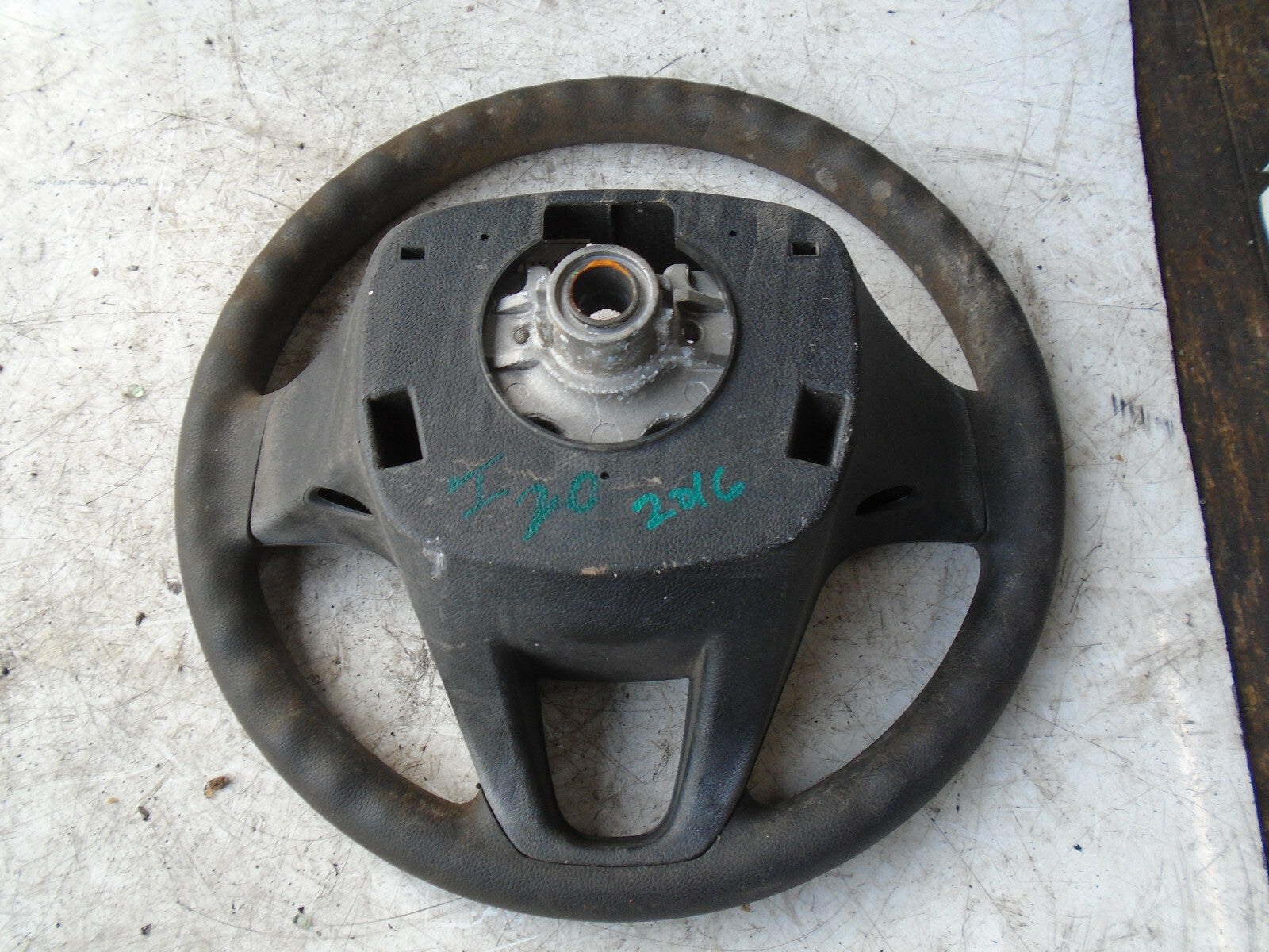 HYUNDAI I20 MK1 3 SPOKE STEERING WHEEL