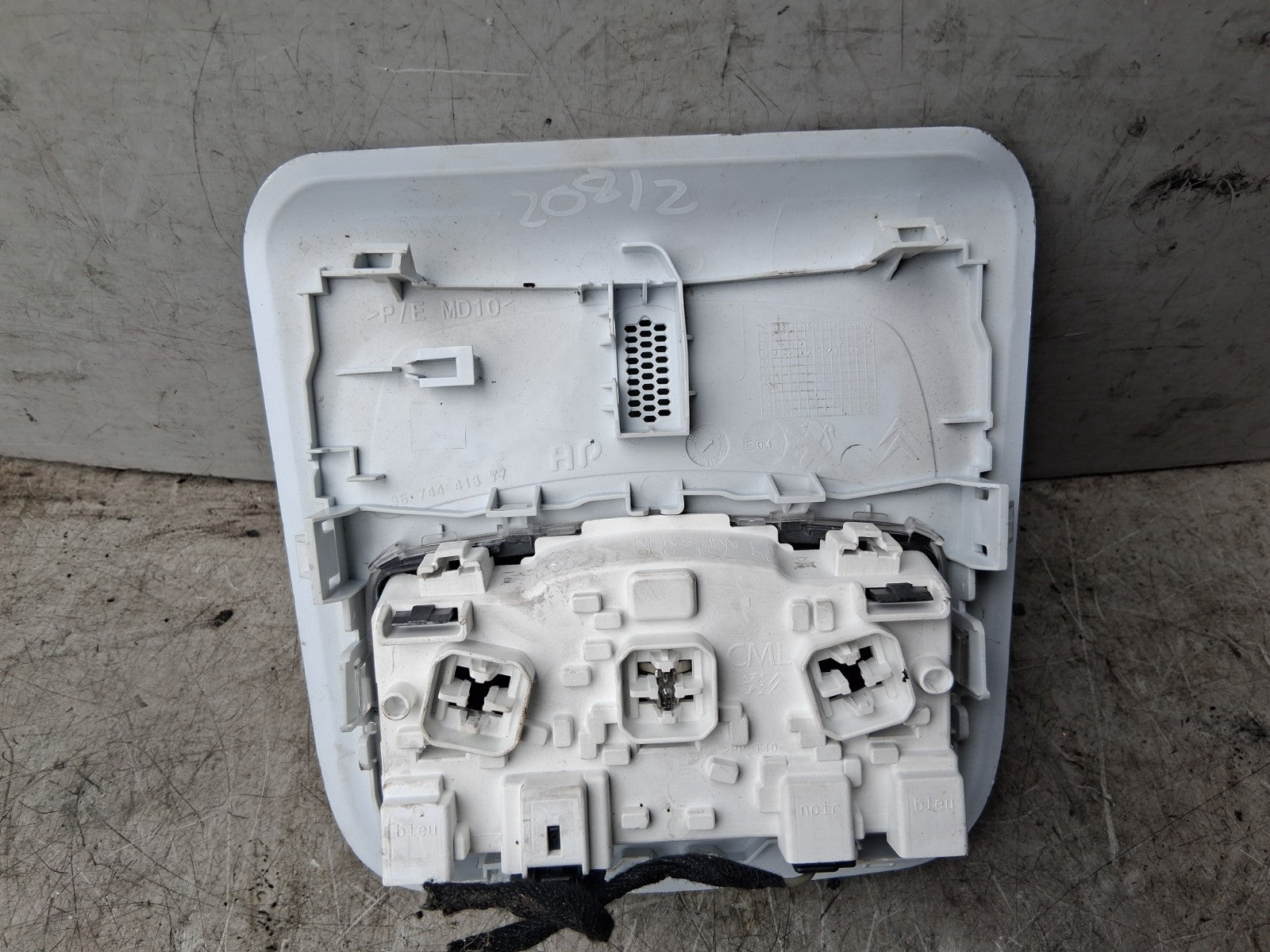 2012 PEUGEOT 208 FRONT INTERIOR ROOF READING COURTESY LIGHT 9674441377