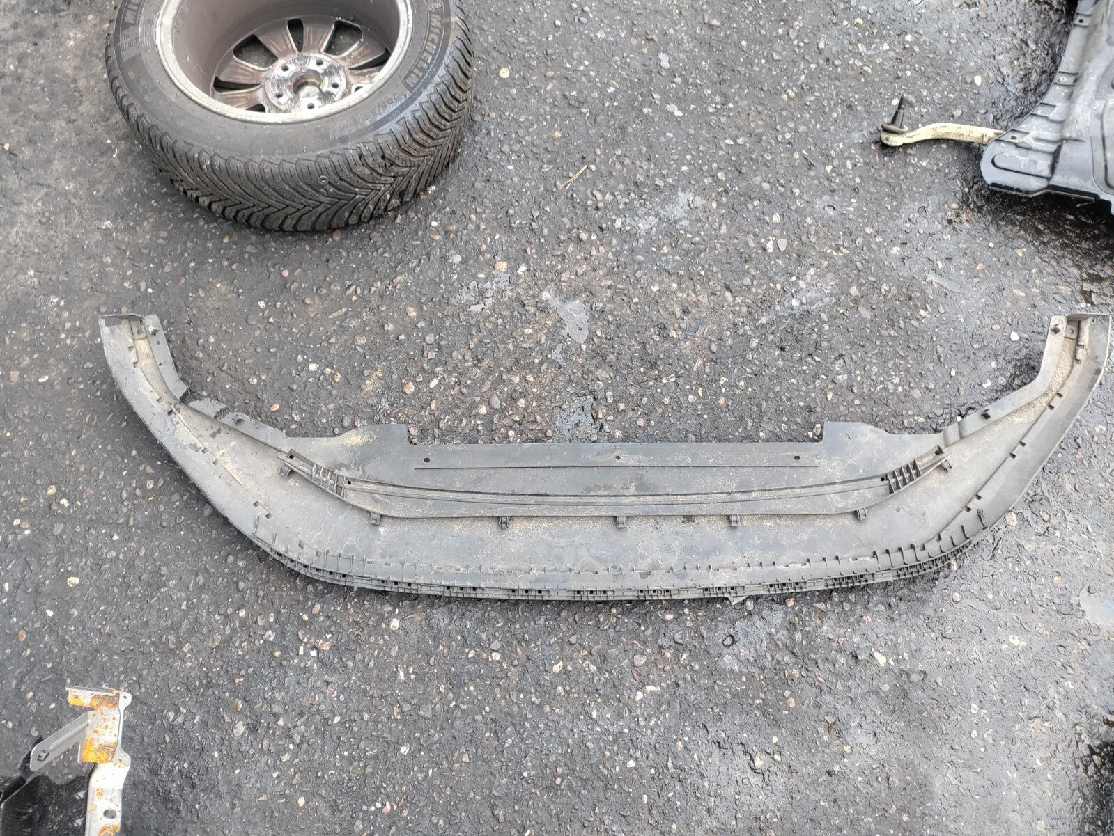 VW VOLKSWAGEN GOLF MK7 2017 FRONT BUMPER LOWER TRIM 5G0805915J
