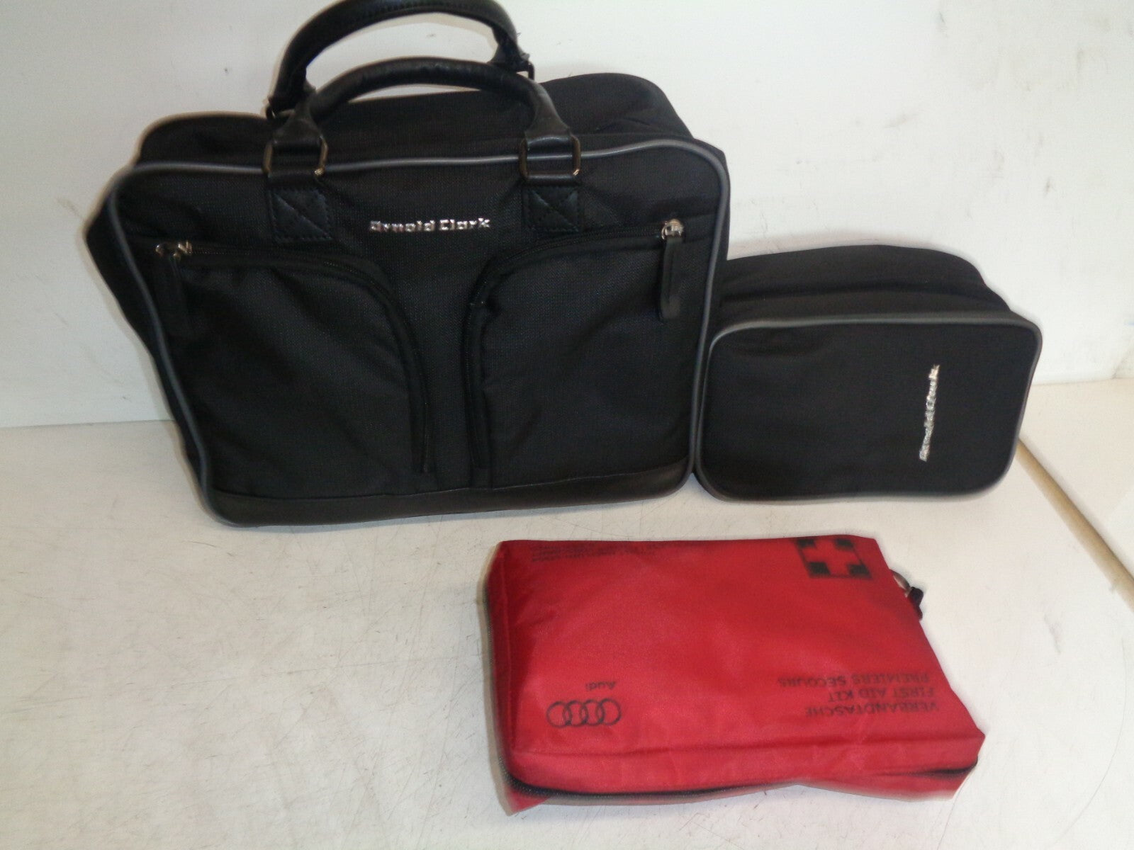 AUDI A1 SPORT 8X 2015 BAG CLEANING KIT AND FIRST AID KIT