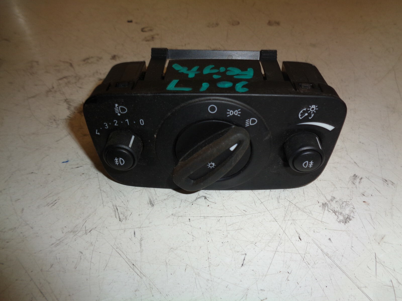 FORD FIESTA MK7 2017 FRONT HEADLIGHT ADJUSTING SWITCH