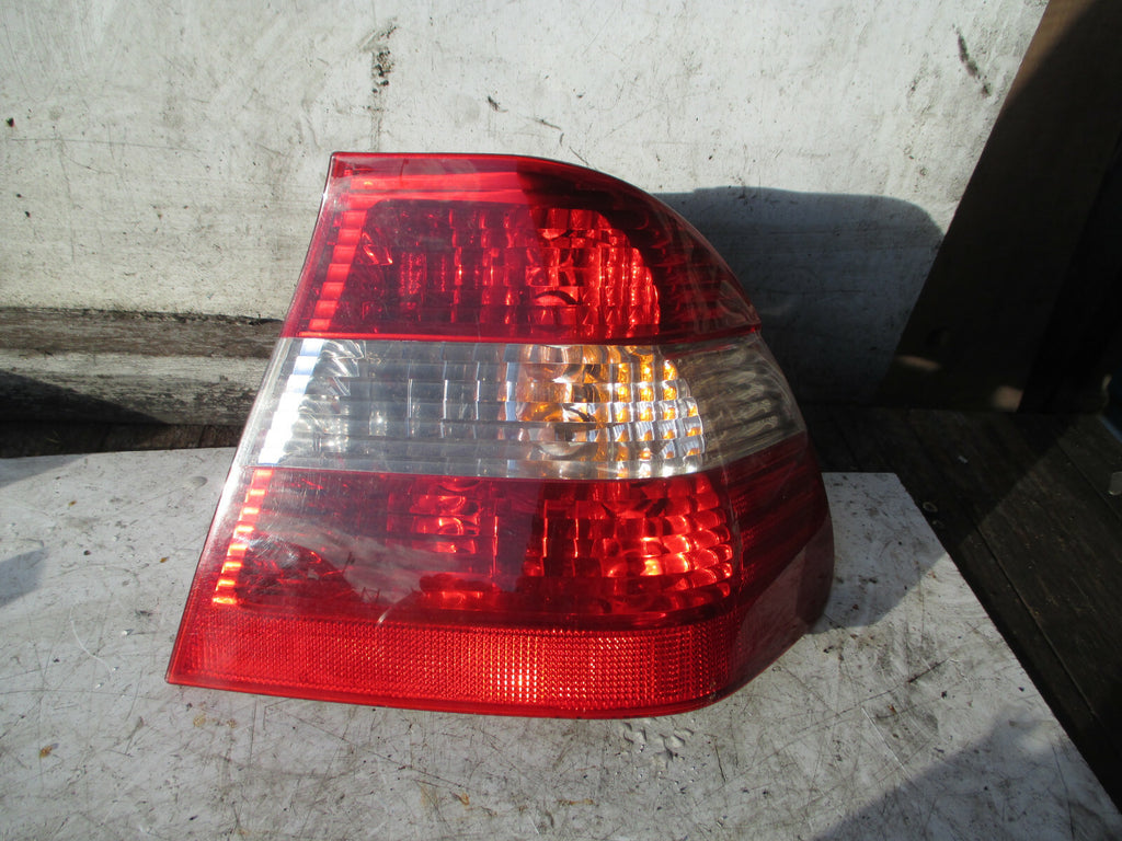 BMW 3 SERIES E46 OSR DRIVER SIDE REAR TAIL LIGHT 6946536