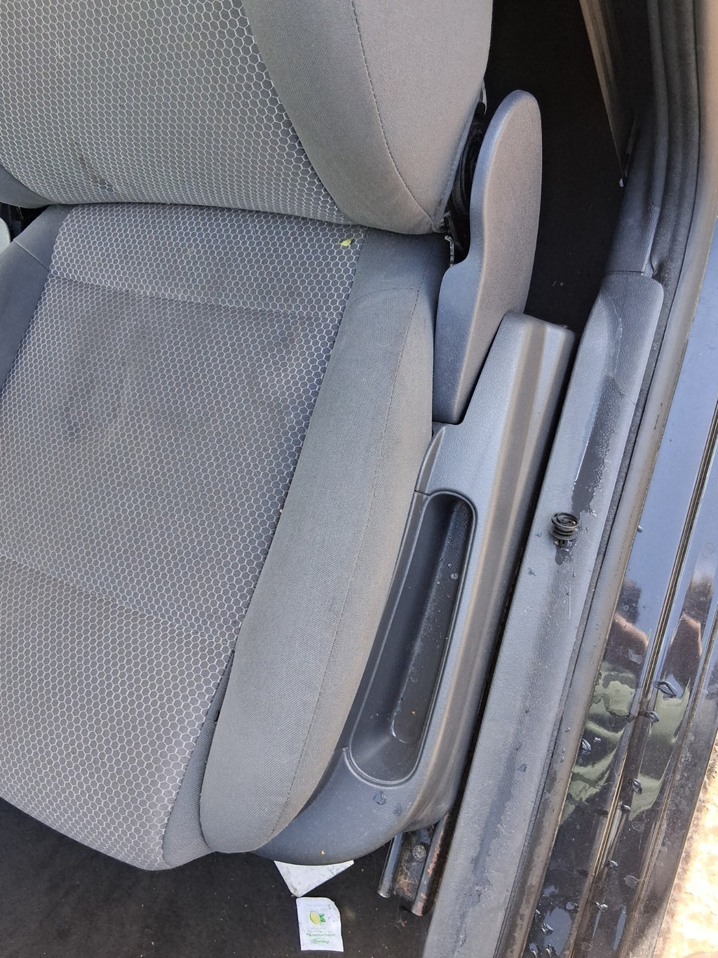 2011 VW VOLKSWAGEN FOX 3 DOOR NSF PASSENGER SIDE FRONT LEFT COMPLETE SEAT FABRIC
