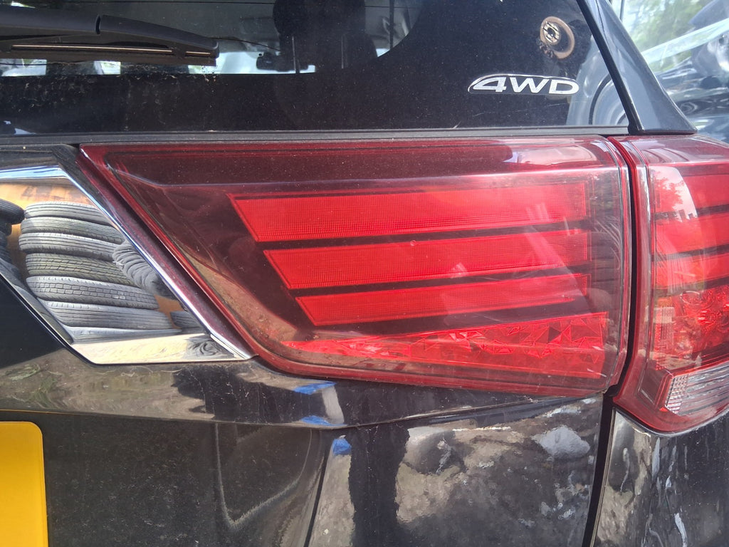2018 MITSUBISHI OUTLANDER MK3 OSR DRIVER SIDE REAR INNER TAIL LIGHT LAMP