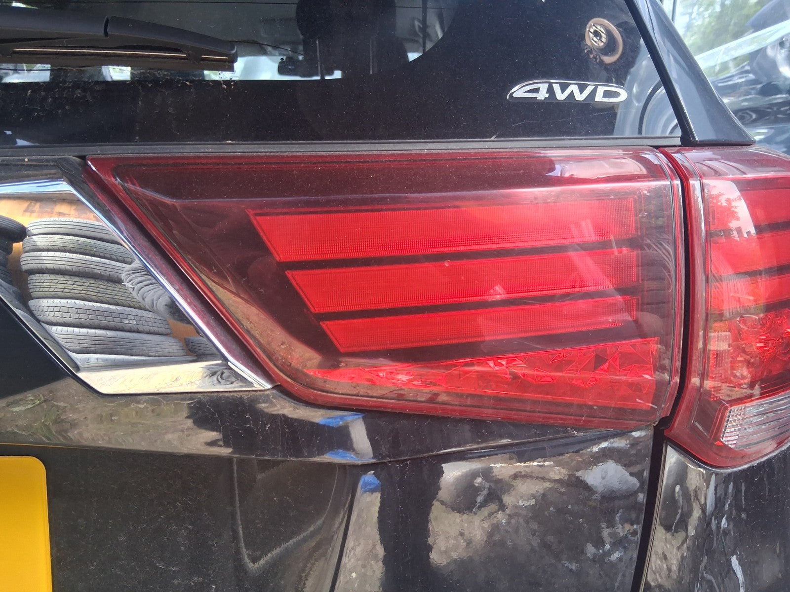 2018 MITSUBISHI OUTLANDER MK3 OSR DRIVER SIDE REAR INNER TAIL LIGHT LAMP