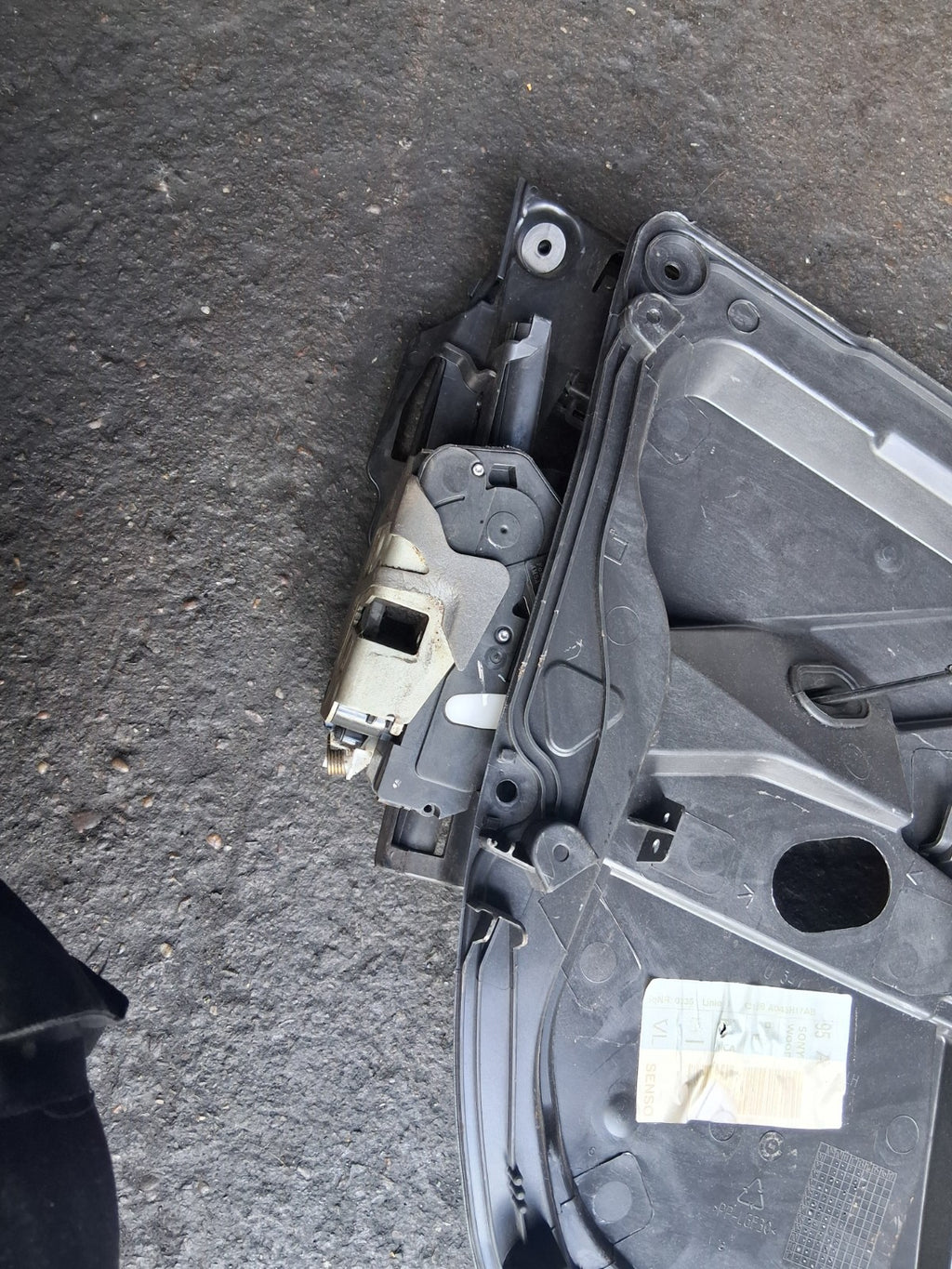 2014 FORD FIESTA MK7 NSF PASSENGER SIDE FRONT LEFT DOOR LOCK MOTOR REGULATOR