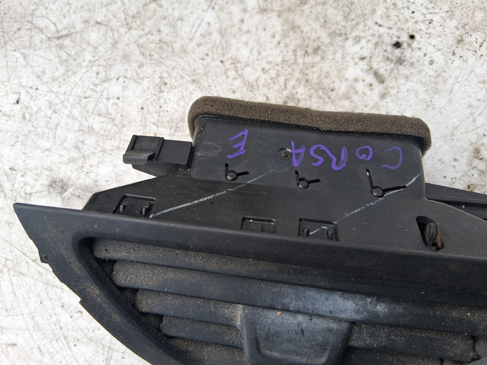 2016 VAUXHALL CORSA E FRONT DASH CENTER BOTH AIR VENT WITH HAZARD SWITCH