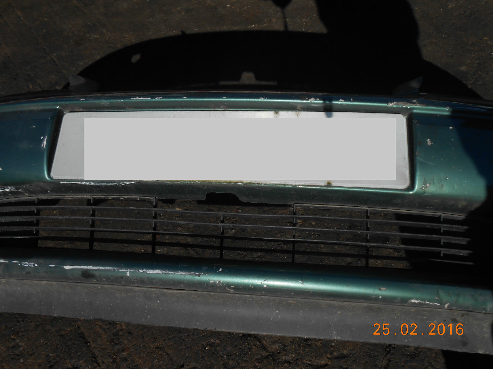 VAUXHALL VECTRA B 2001 FRONT BUMPER WITH GRILL GRILLES IN GREEN