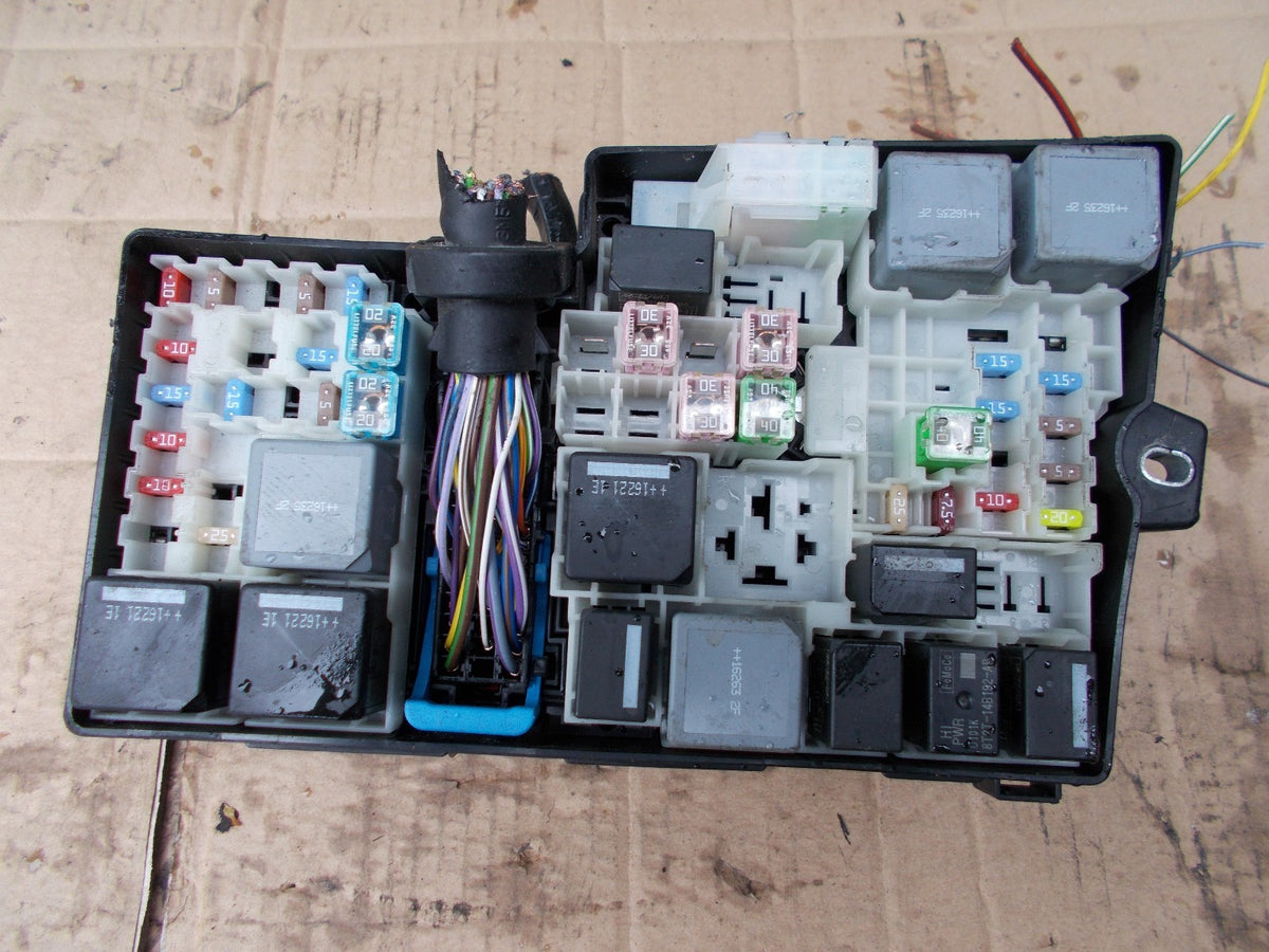 2014 FORD FOCUS MK3 1.6 FUSE BOX AV6T14A142AB