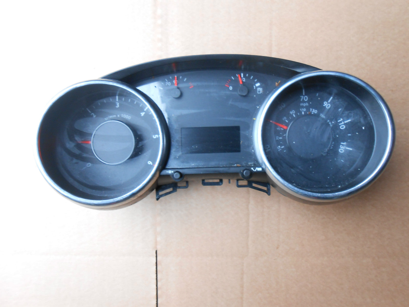 PEUGEOT 5008 2015 1.6 HDI 115 (9HD) CLOCKS SPEEDO INSTRUMENT CLUSTER 9804211480