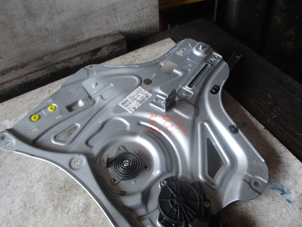HYUNDAI I40 2012 OSF DRIVER SIDE FRONT WINDOW MOTOR REGULATOR