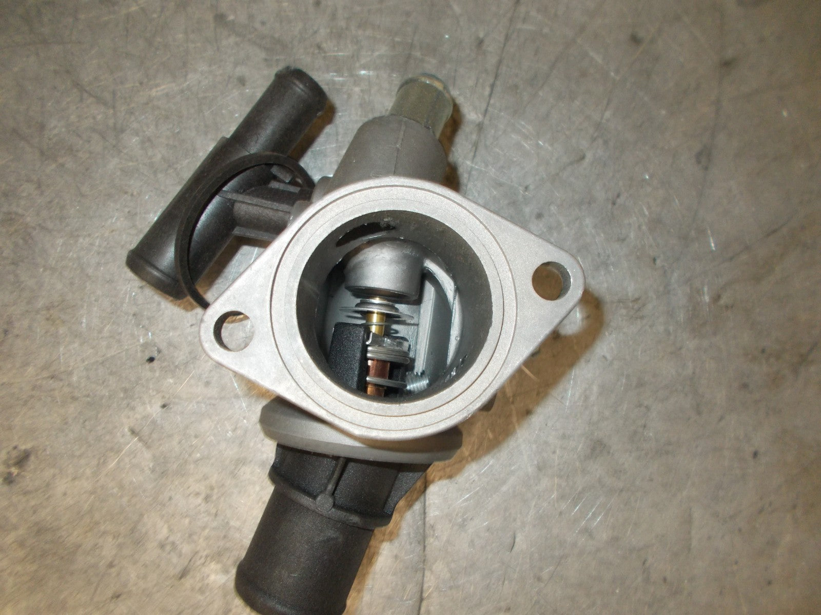 VARIOUS FIAT THERMOSTAT HOUSING V235588