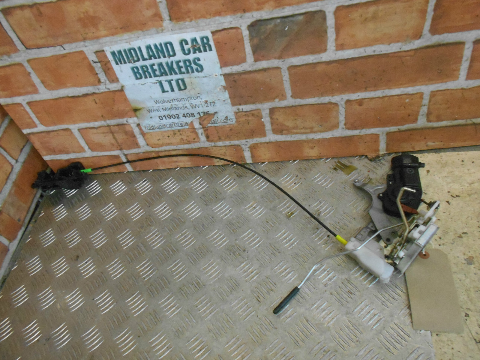 TOYOTA AYGO 2013 3 DOOR OS DRIVER SIDE DOOR LOCK MECH & INTERIOR HANDLE