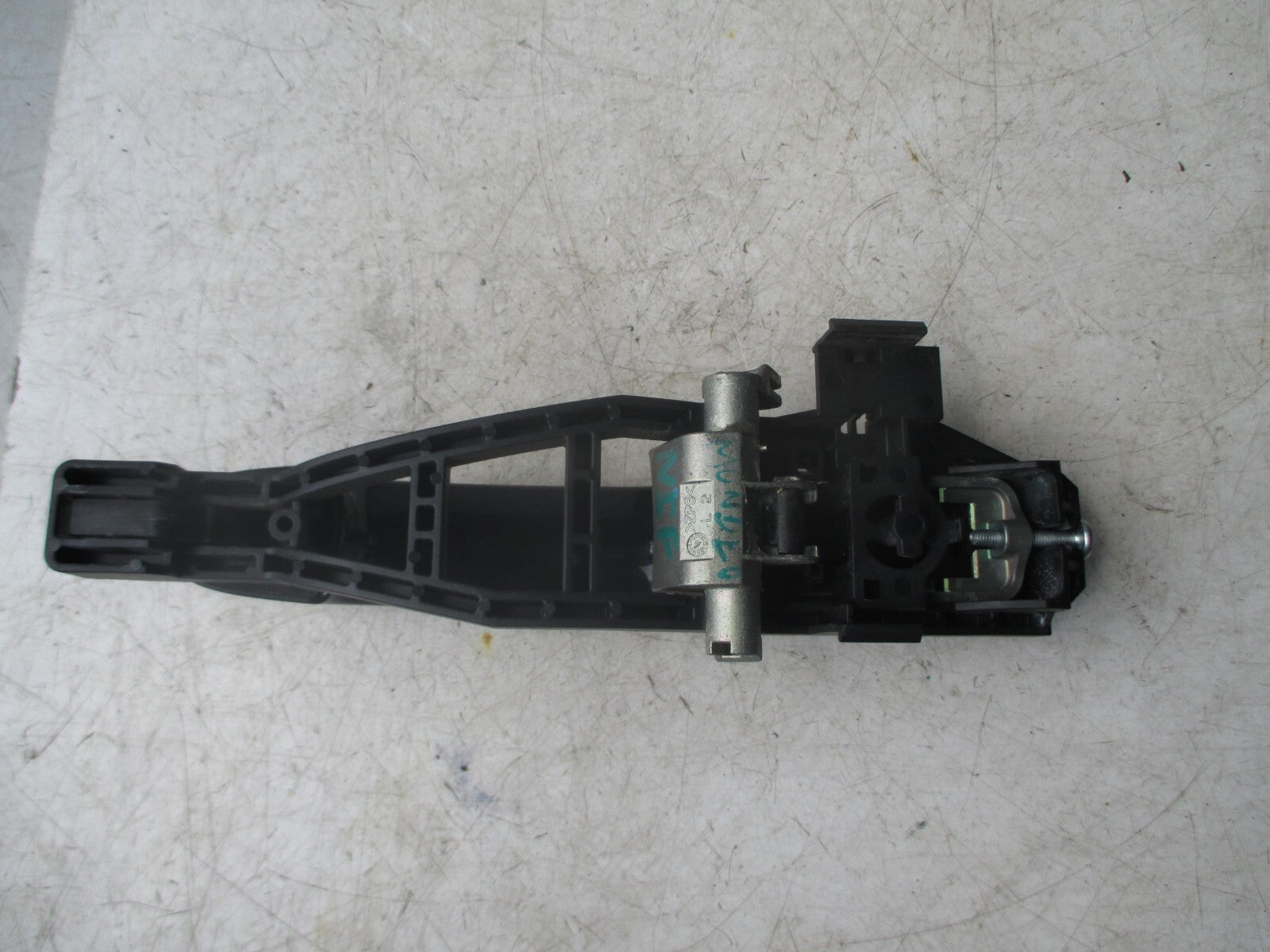 FORD MONDEO MK4 2010 NSF PASSENGER SIDE FRONT EXTERIOR DOOR HANDLE BRACKET BLACK