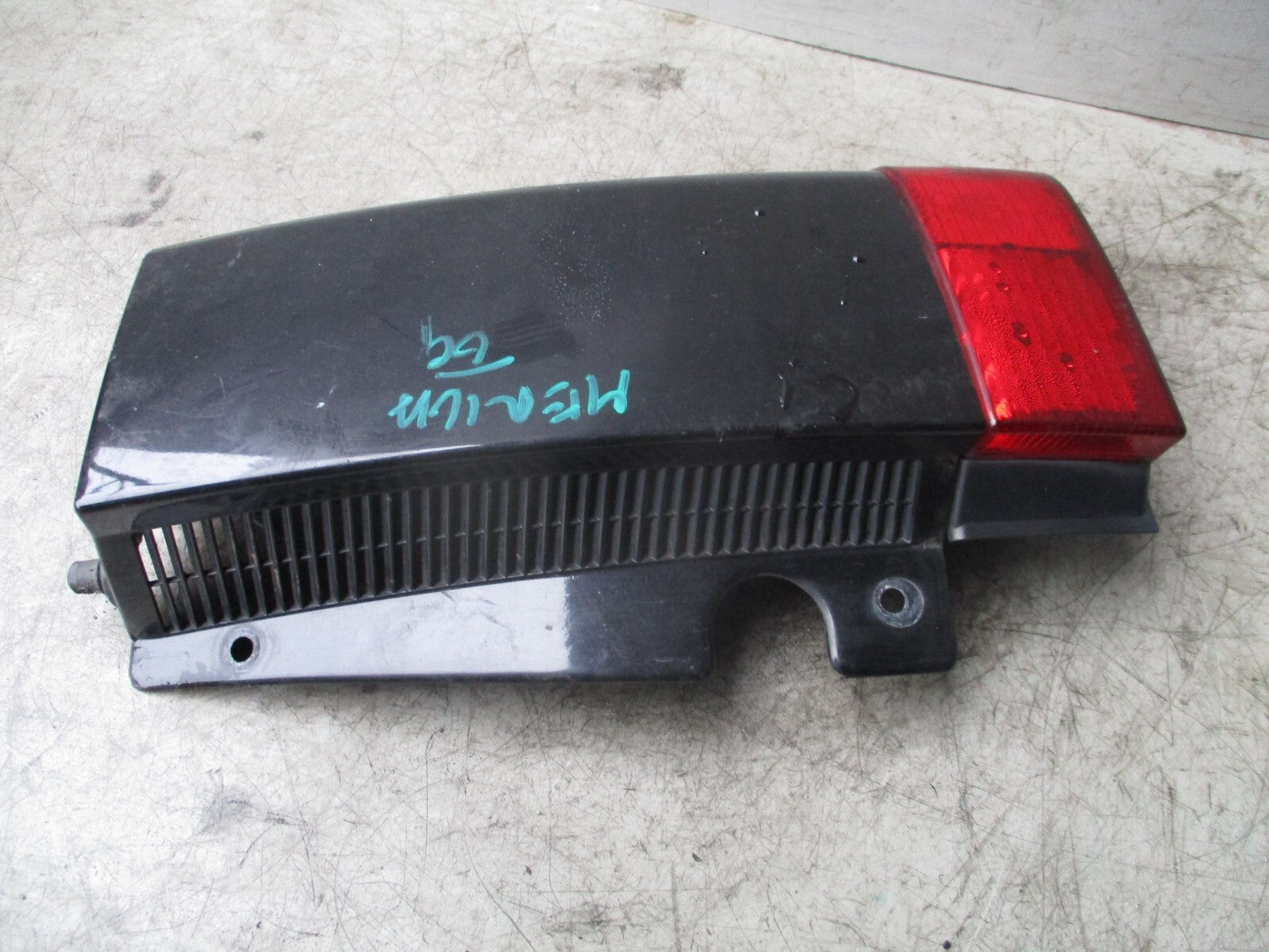 VAUXHALL MERIVA A MK1 2009 OSR DRIVER SIDE TAILLIGHT CORNER TRIM 13130028