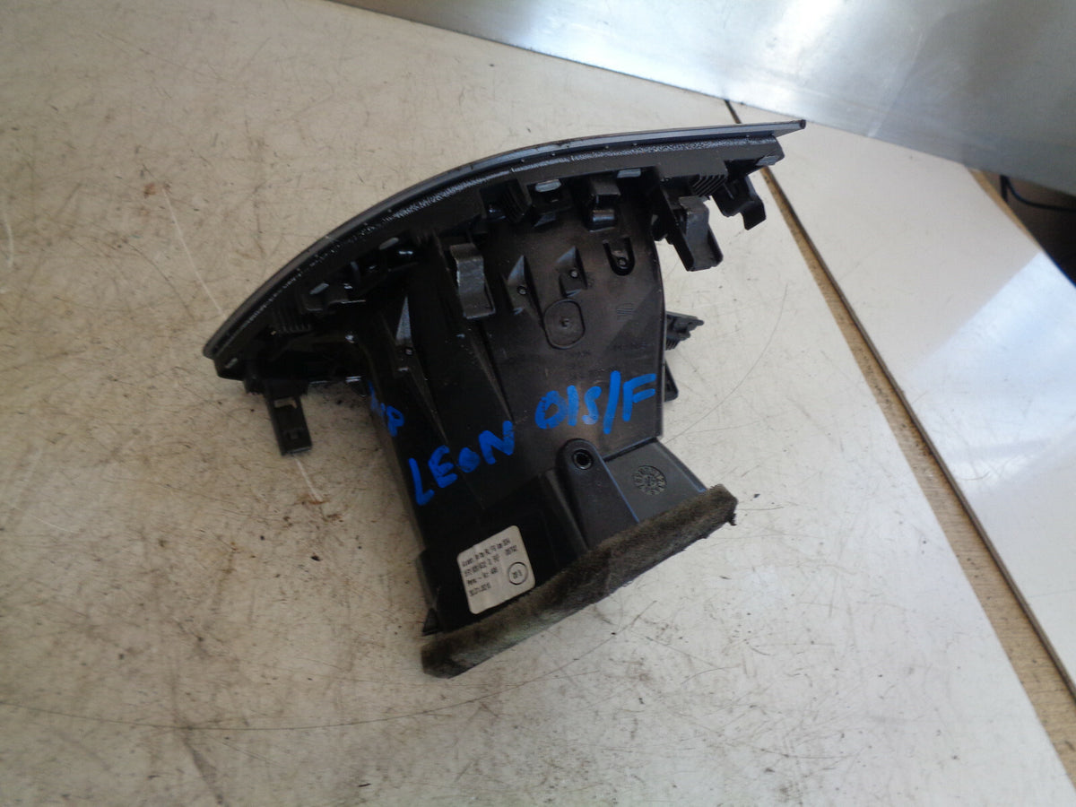 SEAT LEON MK3 2018 OSF DRIVER SIDE RIGHT AIR VENT 5F2820902D