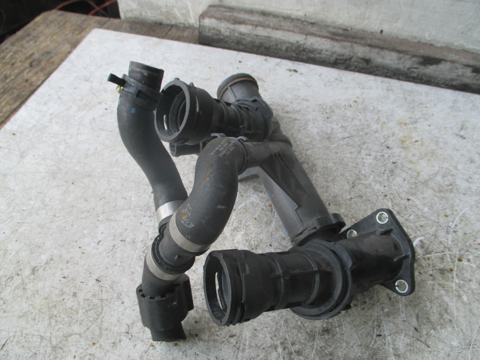 AUDI A3 2019 8V 2.0 TDI WATER COOLANT THERMOSTAT HOUSING 04L121026AE
