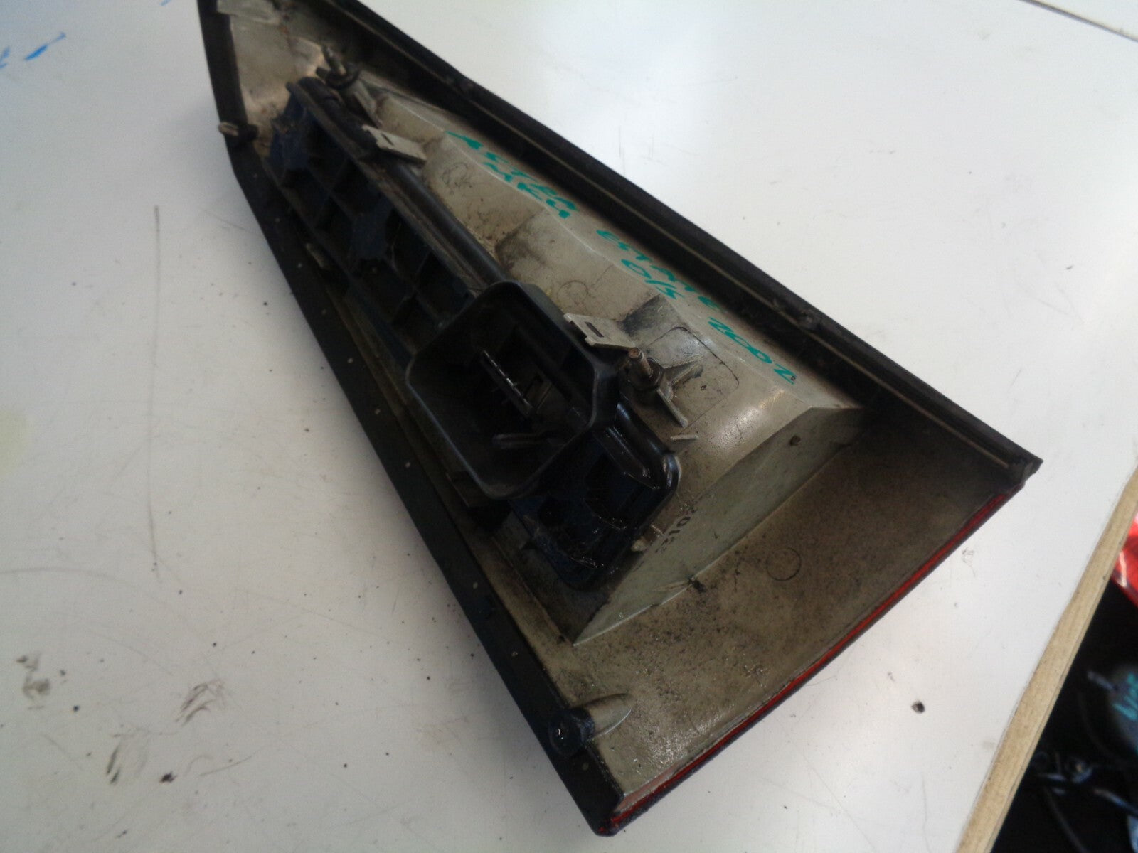 VAUXHALL ASTRA 2002 MK4 REAR OS DRIVER SIDE REAR TAIL LIGHT