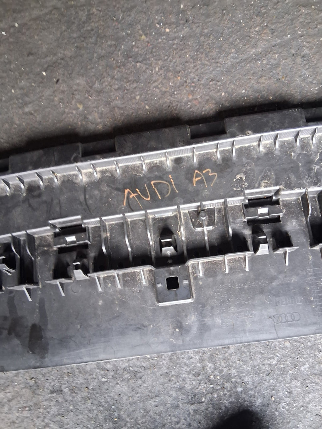 2025 AUDI A3 FRONT BUMPER UNDERTRAY COVER 8Y0807233C
