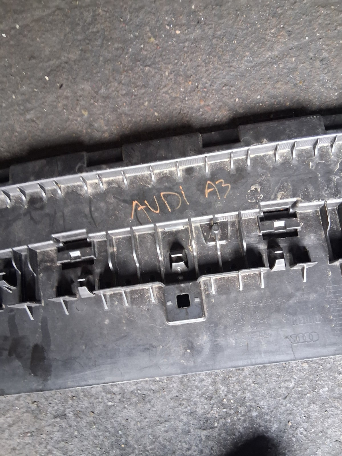2025 AUDI A3 FRONT BUMPER UNDERTRAY COVER 8Y0807233C