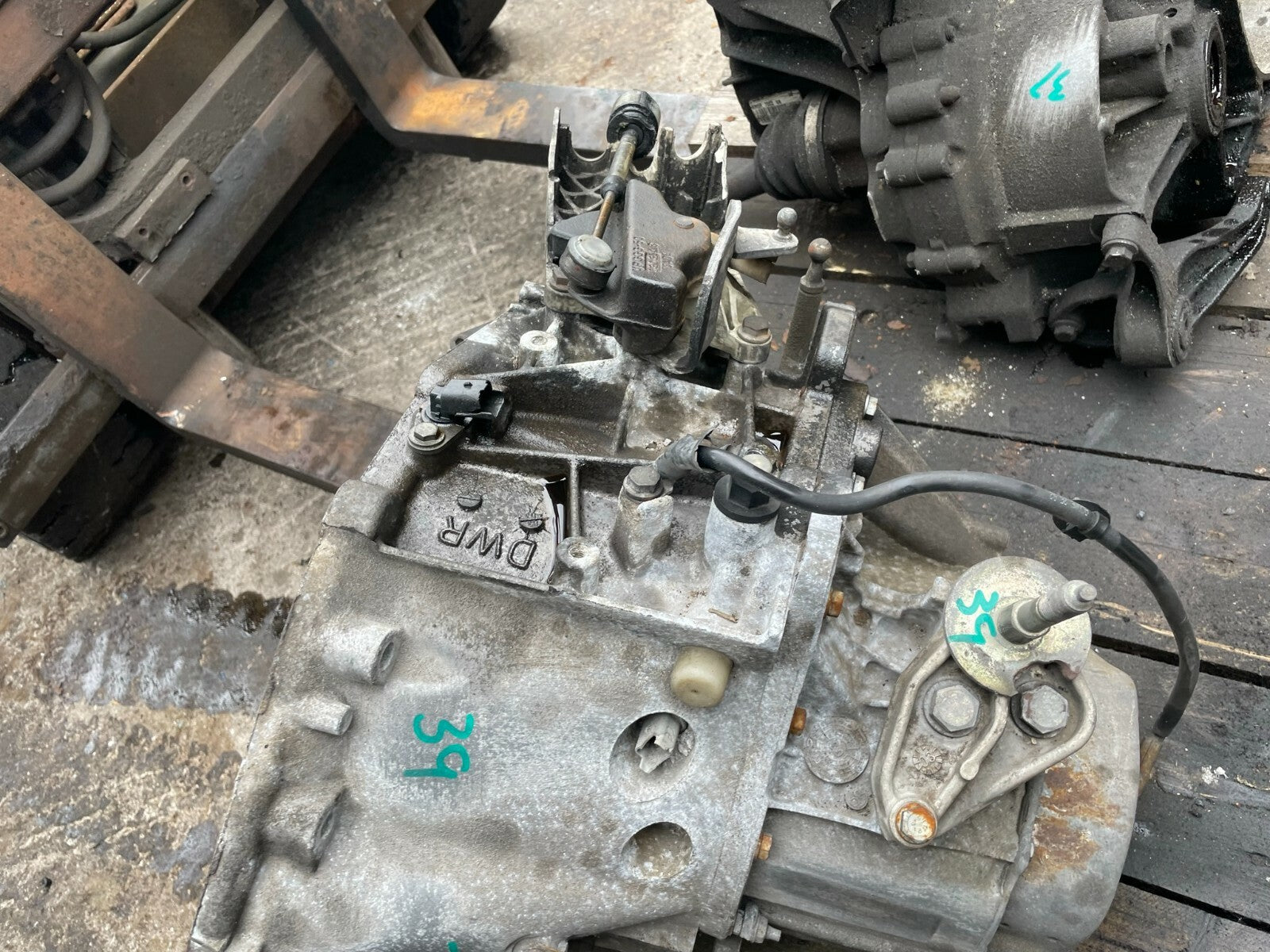 2002 PEUGEOT 307 2.0 DIESEL 5 SPEED MANUAL GEARBOX 20DM09 GB39