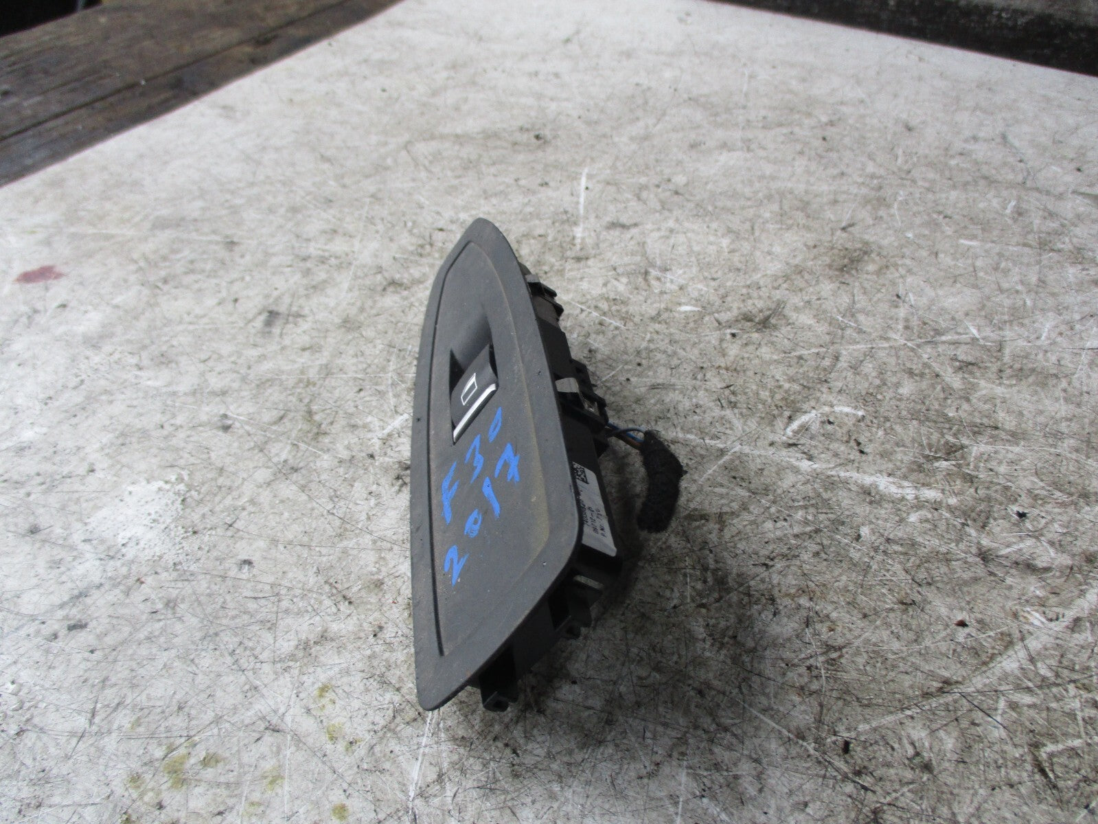 BMW F30 2017 PASSENGER SIDE FRONT WINDOW CONTROL SWITCH 920810702