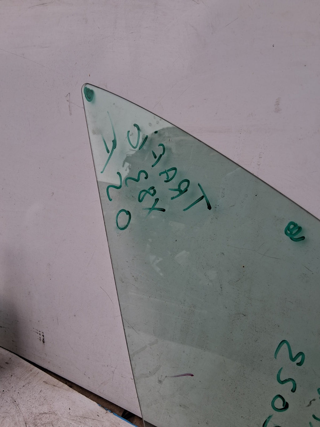 2023 RENAULT TRAFIC X82 MK3 OS DRIVER SIDE FRONT QUARTER WINDOW GLASS