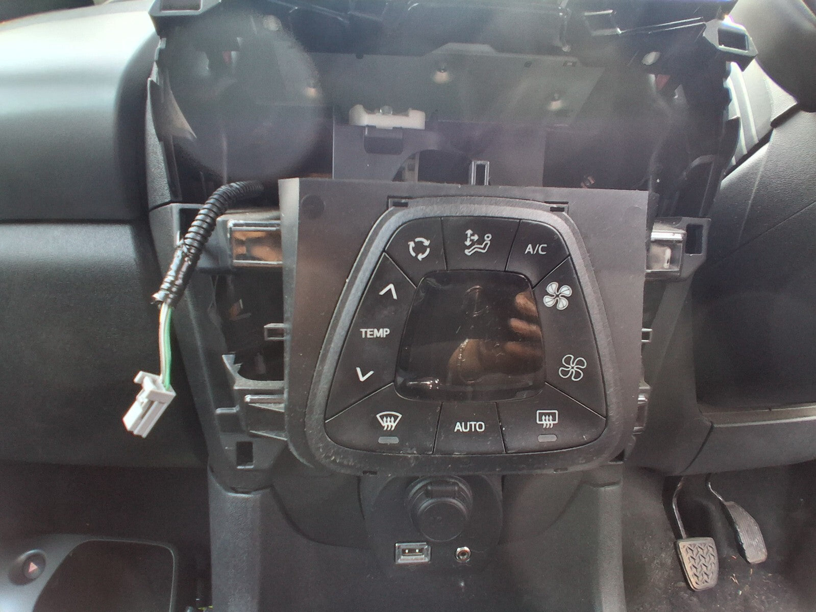 2020 TOYOTA AYGO MK2 HEATER AC CLIMATE CONTROL SWITCH PANEL
