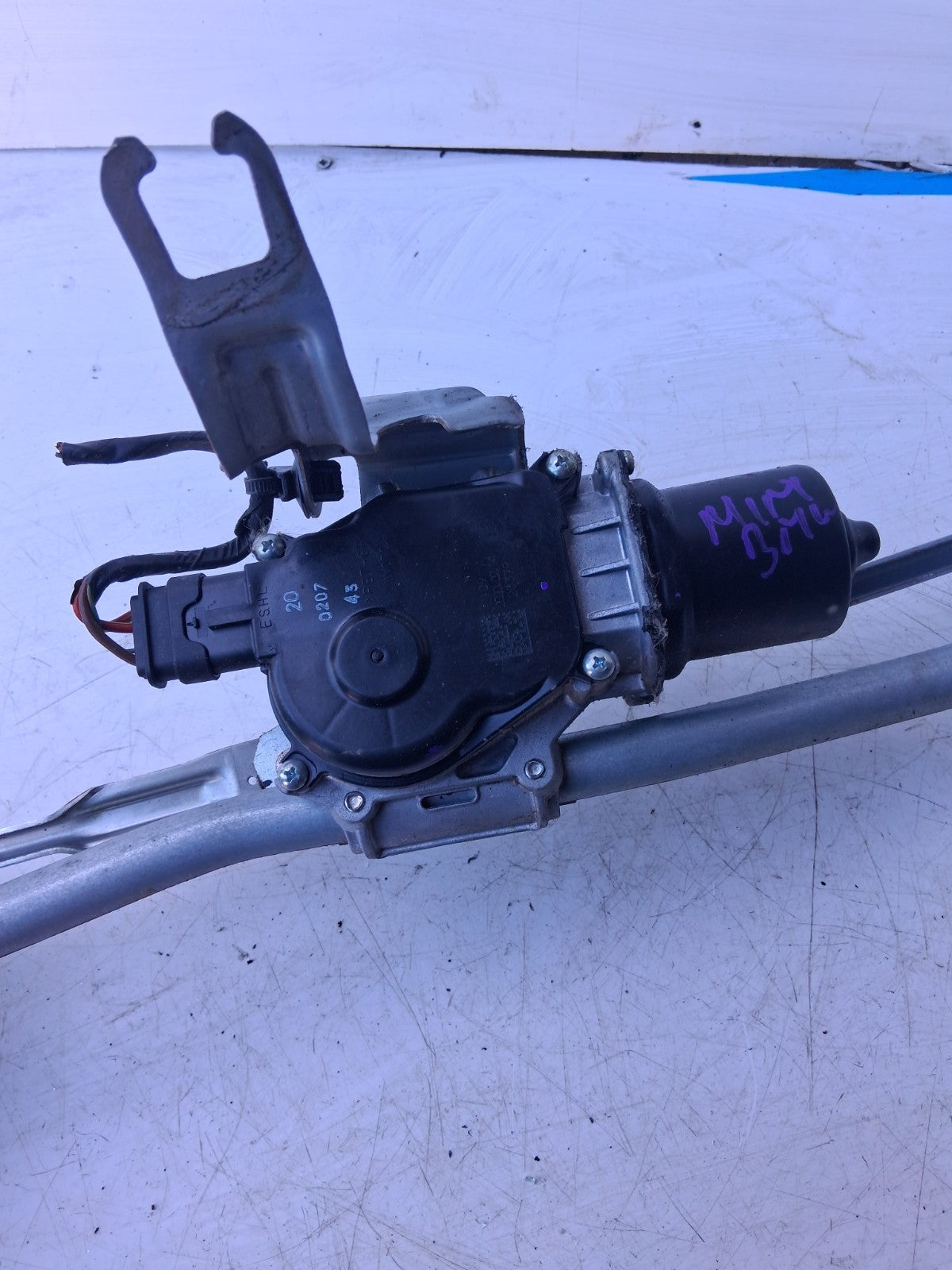 MINI CLUBMAN 2020 09 FRONT WIPER MOTOR AND LINKAGE 7380750