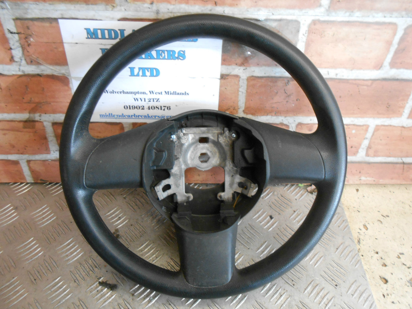 MAZDA 2 DE 2010 5 DOOR 3 SPOKE STEERING WHEEL ASSEMBLY