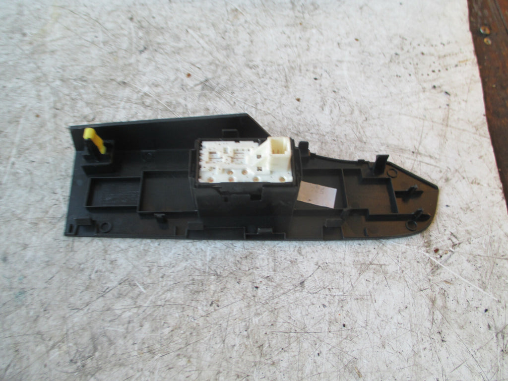 TOYOTA AURIS 2018 MK2 NSF PASSENGER SIDE FRONT WINDOW SWITCH