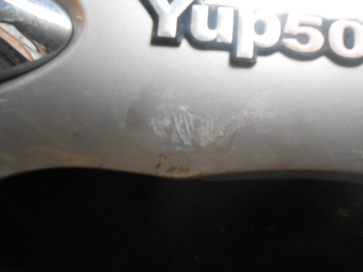 KYMCO YUP50 YUP 50 S6 2004 RH RIGHT HAND REAR SIDE PANEL SILVER 83500KKD6E000