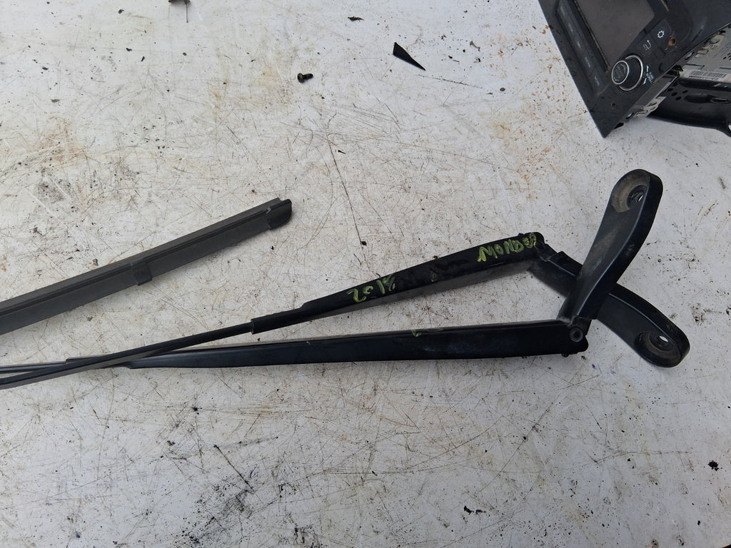 2018 FORD MONDEO MK5 FRONT WINDSCREEN BOTH WIPER ARMS