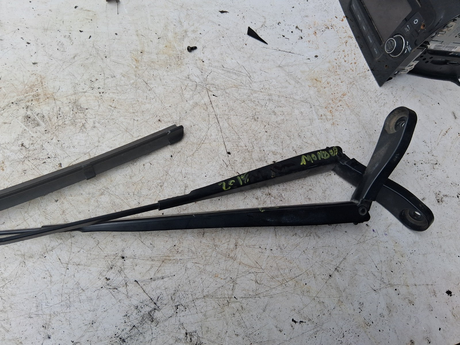 2018 FORD MONDEO MK5 FRONT WINDSCREEN BOTH WIPER ARMS