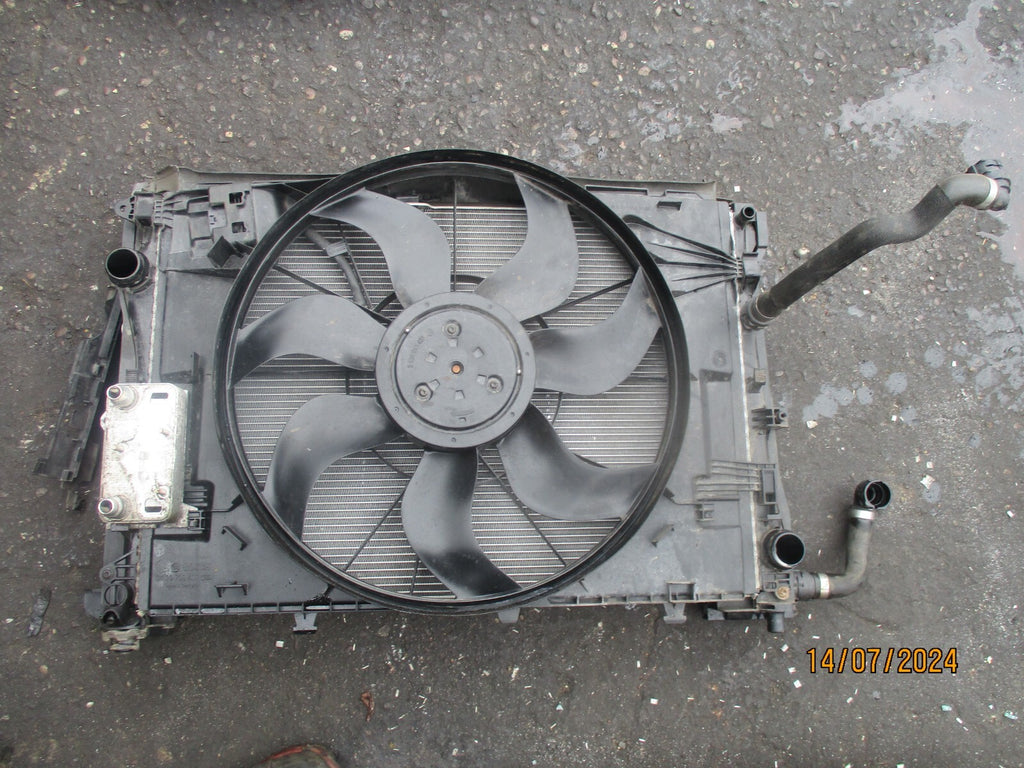 MERCEDES BENZ C CLASS W205 2017 2.1 DIESEL RADIATOR A0995002003 RP 41