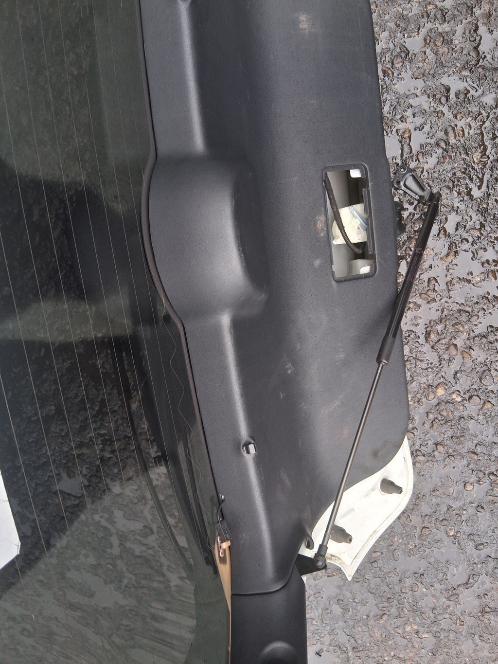 2016 NISSAN JUKE MK1 REAR COMPLETE TAILGATE BOOTLID WHITE