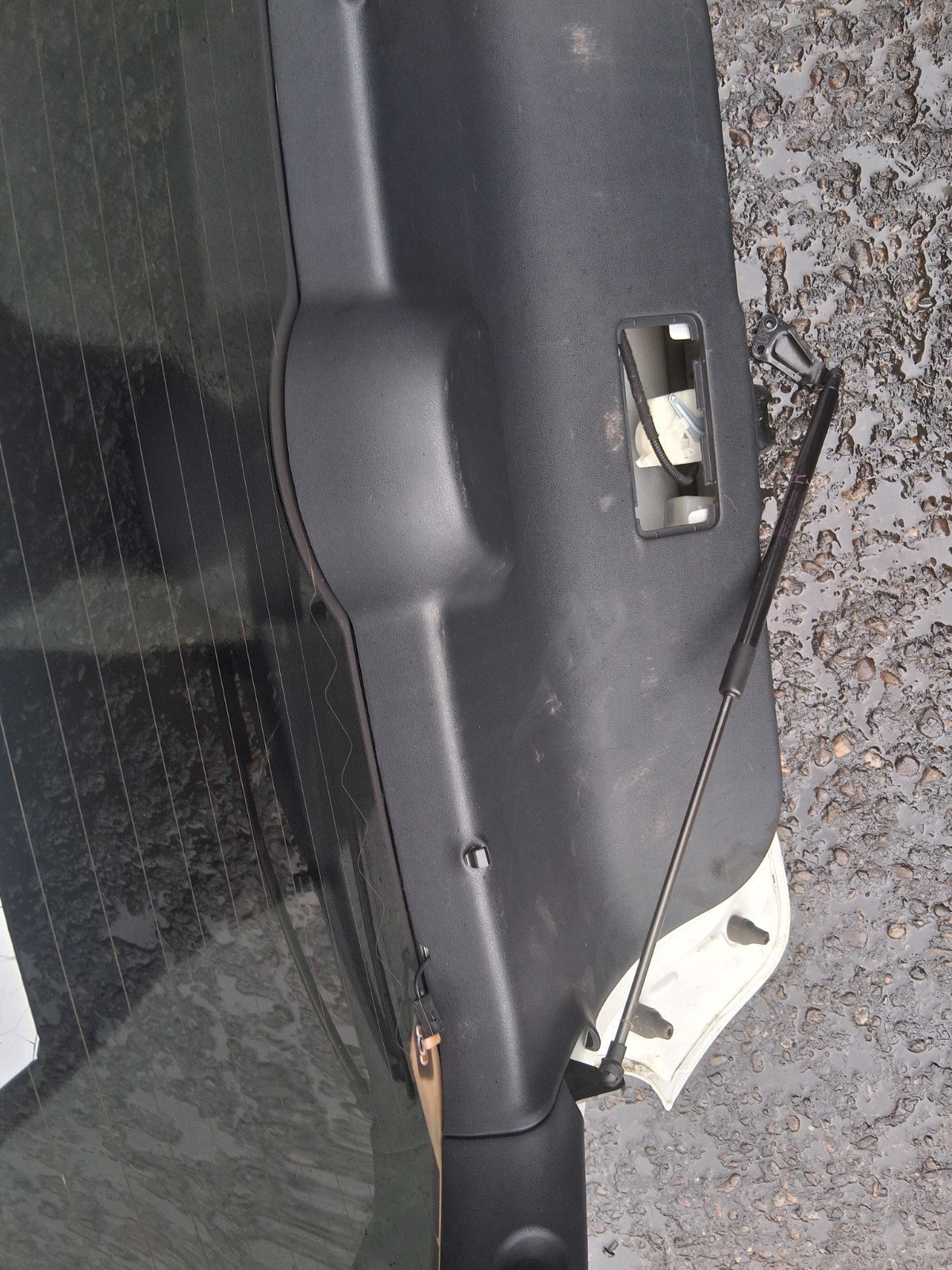 2016 NISSAN JUKE MK1 REAR COMPLETE TAILGATE BOOTLID WHITE