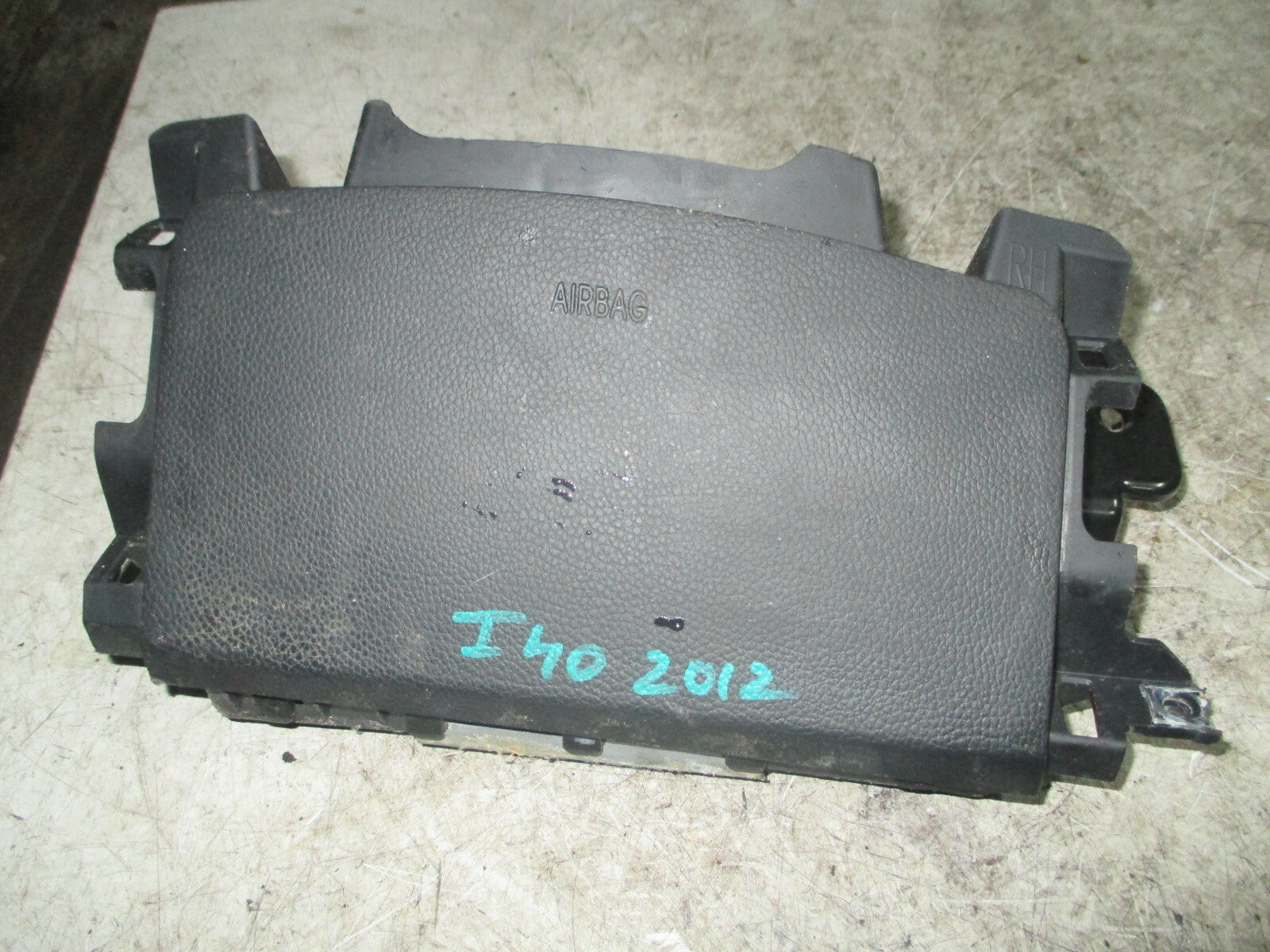 HYUNDAI I40 2012 FRONT DRIVER SIDE KNEE SAFETY BAG 569703Z200