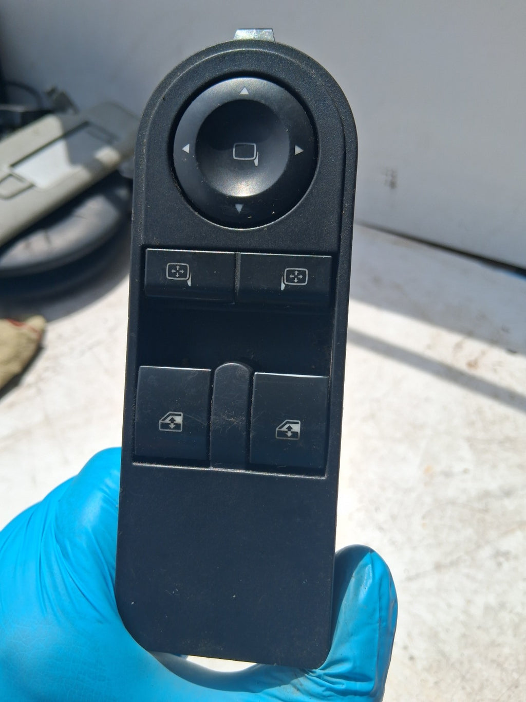 2008 VAUXHALL ZAFIRA B OSF DRIVER SIDE FRONT RIGHT WINDOW SWITCH 13228706