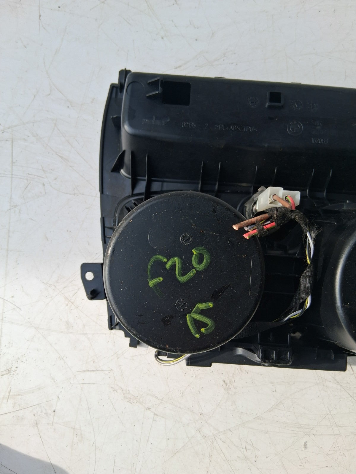 BMW 1 SERIES F20 F21 CENTRE CONSOLE AMP SOCKET & CUP HOLDERS 9207321