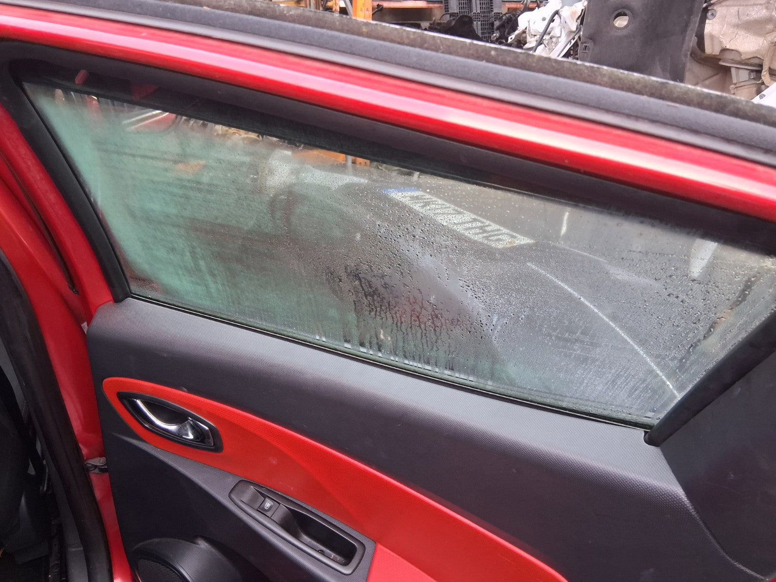 2013 RENAULT CLIO X98 MK4 OSR DRIVER SIDE REAR RIGHT WINDOW GLASS