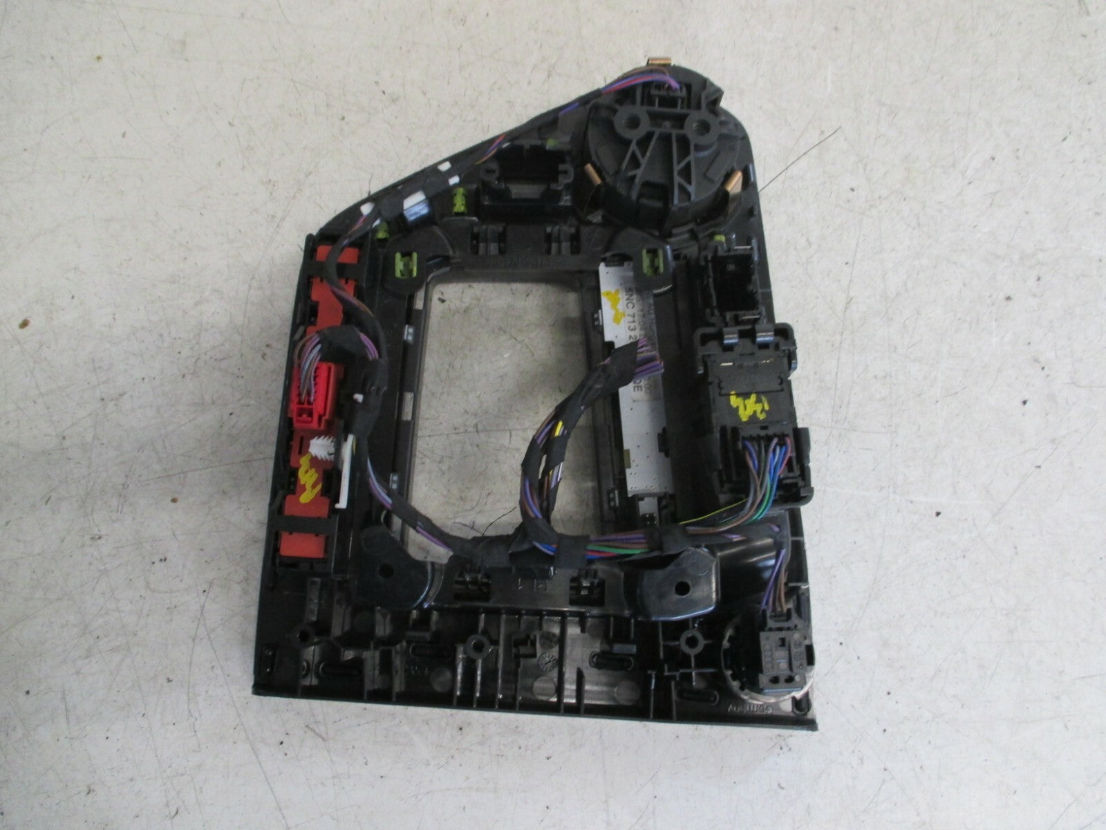 VOLKSWAGEN TIGUAN MK2 2019 CENTRE CONSOLE GEAR SELECTOR SURROUND 5NC713203