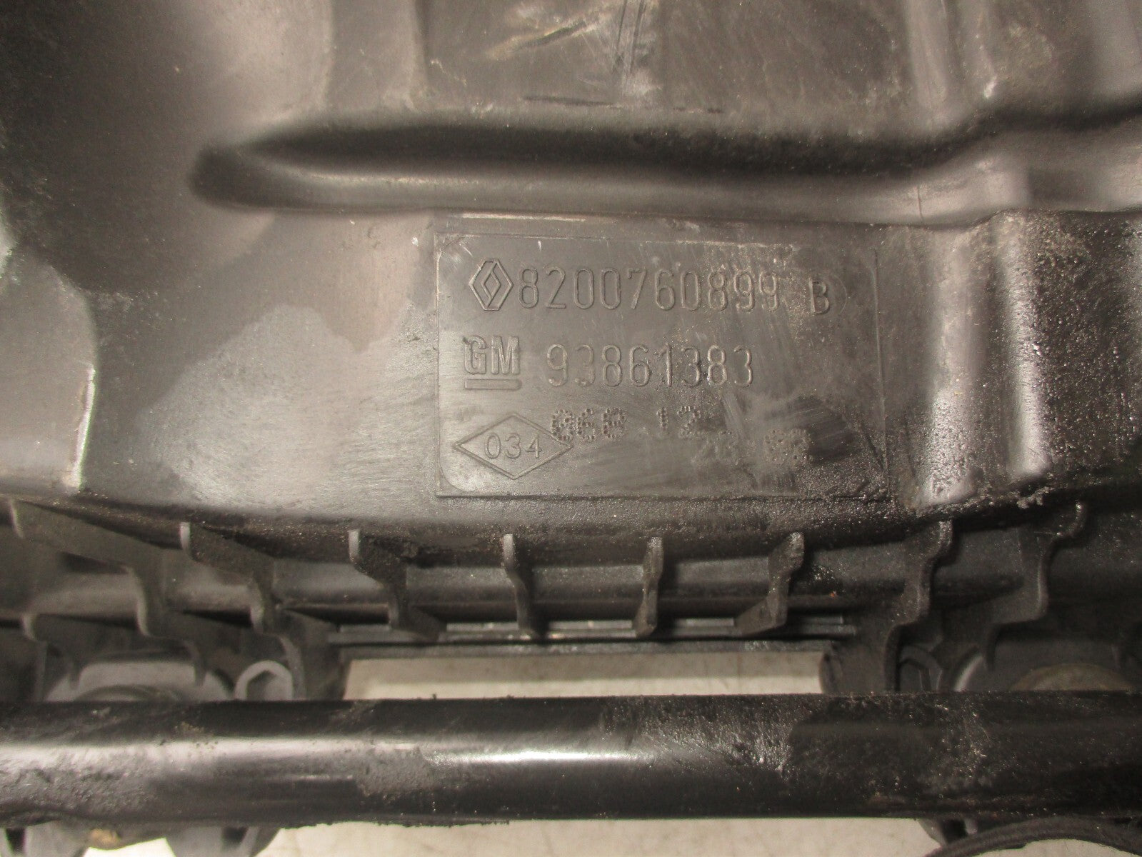 2014 VAUXHALL VIVARO 2.0 DIESEL AIR FILTER HOUSEING AIR BOX 8200760899