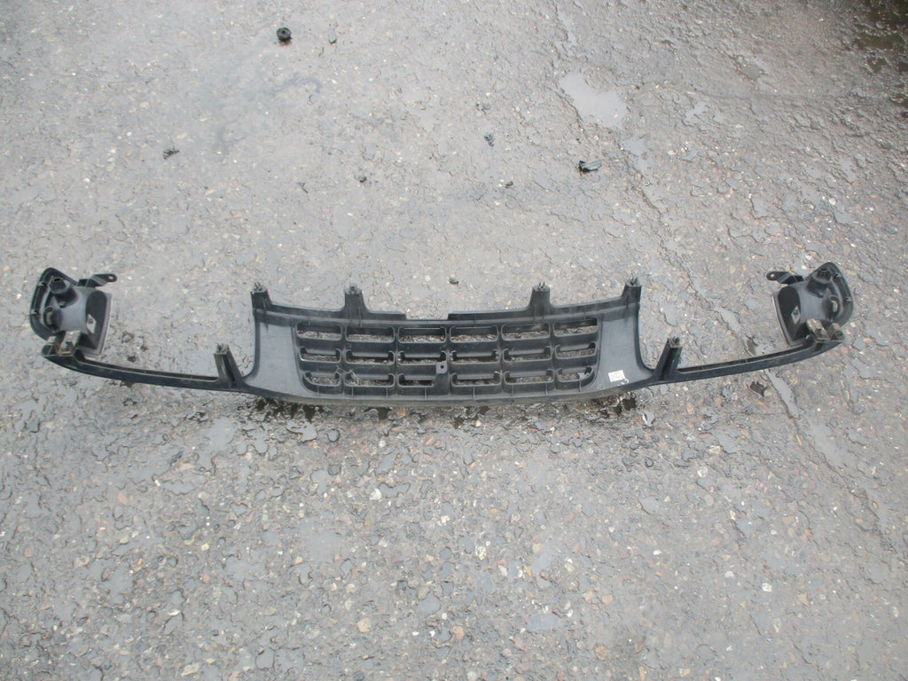 VAUXHALL FRONTERA 2000 FRONT BUMPER GRILL & INDICATOR LIGHTS 89714451200