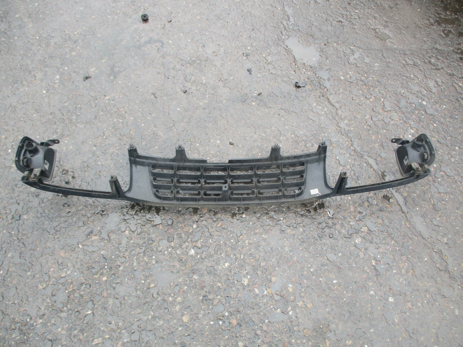 VAUXHALL FRONTERA 2000 FRONT BUMPER GRILL & INDICATOR LIGHTS 89714451200